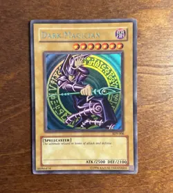 Konami Dark Magician SDY-006 Starter Deck Yugi Ultra Rare EN 2500/2100 - Image 1