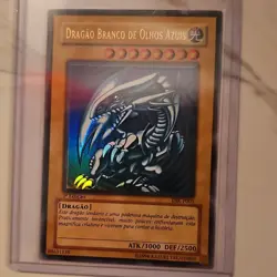 Blue-Eyes White Dragon DIK-P001 Ultra Rare 1st Edition Yugioh Portuguese - Image 1