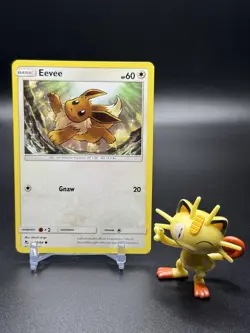 Eevee 49/68 Pokemon Hidden Fates Regular - LP - Image 1