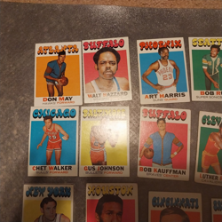 1971-72 Topps Basketball Lot of 23 cards w/ Dave DeBusschere and Checklist - Image 2
