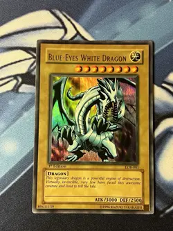 YuGiOh 2002 LOB-001 Blue-Eyes White Dragon Wavy 1st Edition English - Image 2