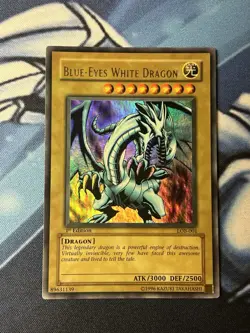 YuGiOh 2002 LOB-001 Blue-Eyes White Dragon Wavy 1st Edition English - Image 3