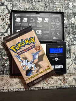 Wizards of the Coast Pokemon (WOC06071) Fossil 1st Editon Booster Pack - Image 1