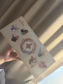 Disney Lorcana TCG Curator's Collection Heroine(s) Edition Kit - Image 2