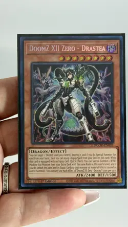 Yu-Gi-Oh! DoomZ XII Zero - Drastea (secret rare) DOOD-EN008 1st Ed - Image 2