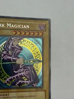 2002 Yugioh DDS-002 Dark Duel Stories Promo Dark Magician Prismatic Secret Rare - Image 4