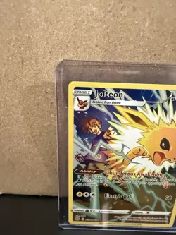 Jolteon TG04/TG30 Swsh09: Brilliant Stars Trainer Gallery Holo - Image 3