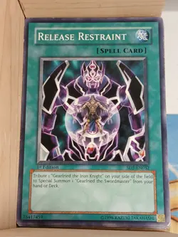 Release Restraint SD5-EN032 Structure Deck: Warrior's Triumph 1st Edition - Image 1