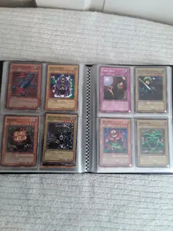 Yu-Gi-Oh! Trading Card Game Card Binder + 100 Cards All Vintage 1996 - Image 4