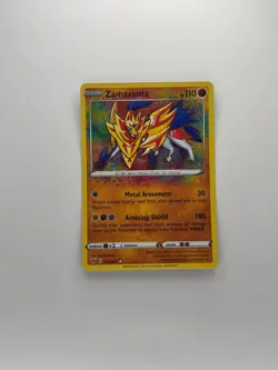 Zamazenta 102/185 Vivid Voltage Amazing Rare Holo Pokemon TCG Card NM - Image 1