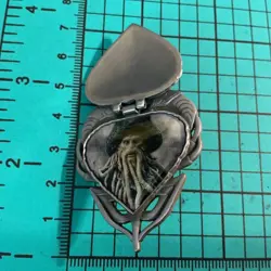 Disney Pin Davy Jones Pirates Heart Locket Surprise Release DSF LE 300 - Image 1