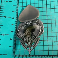Disney Pin Davy Jones Pirates Heart Locket Surprise Release DSF LE 300 - Image 2