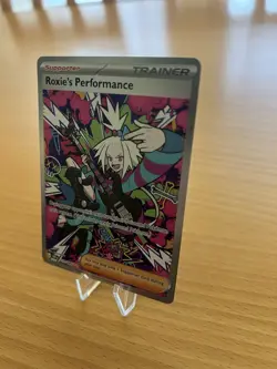 Pokemon TCG Roxie's Performance 121/086 Full Art Trainer Holo Secret Rare NM🔥 - Image 2