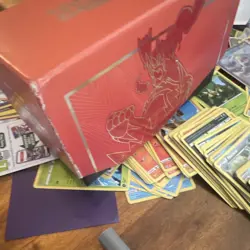 Pokemon TCG Sword & Shield Mixed Card Lot Hundreds of Awesome Cards - Image 3