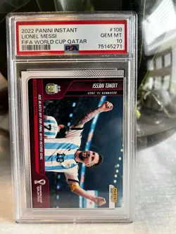 2022 Panini Instant FIFA World Cup Qatar - Lionel Messi #108 /3286 - Image 2