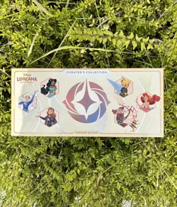 DISNEY D23 LORCANA CURATOR’S COLLECTION: HEROINES EDITION IN HAND EXCLUSIVE - Image 3