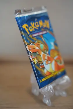 Pokemon TCG Base Set Unlimited Booster Pack Charizard Art WOTC Sealed - Image 4