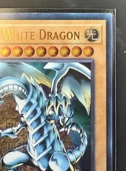Yu-Gi-Oh Blue-Eyes White Dragon Ultra Rare Holo SDBE-EN001 - Image 5