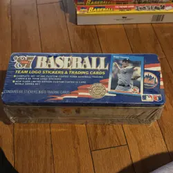 NEW 1987 FLEER GLOSSY BASEBALL CARD SET Complete FACTORY SEALED TIN 672 Cards - Image 1