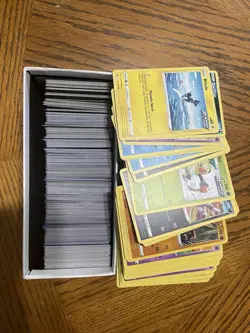 Etb Full of Sword and Shield Bulk! ONLY Commons And Uncommons. Pokemon Tcg - Image 1