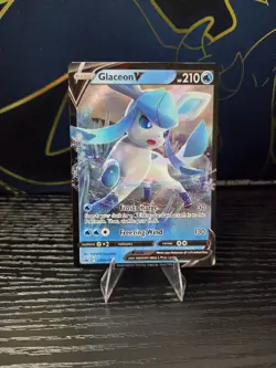Glaceon V SWSH196 Holo Promo Sword & Shield Promo Pokemon NM - Image 1
