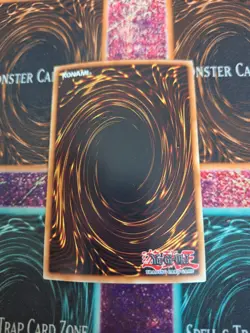 Yugioh Dark Magician LOB-005 Ultra Rare Unlimited Near Mint - Image 3