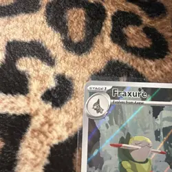 Fraxure 077/064 Shrouded Fable Illustration Rare Full Art Pokemon Card NM/M - Image 2