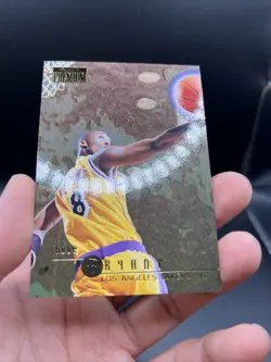 1996-97 Skybox Premium Kobe Bryant #55 ROOKIE RC Los Angeles Lakers HOF 🐐 - Image 2