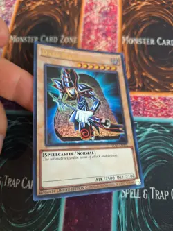 Yugioh Dark Magician LC01-EN005 Ultra Rare Limited Near Mint - Image 2