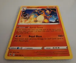 Charizard 025/185 Rare Vivid Voltage Pokemon Near Mint - Image 3