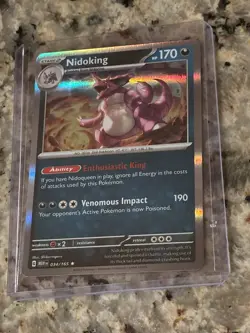 POKEMON 2023 NIDOKING HOLO FOIL SHINY CARD 034/165 - Image 1