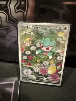 Fomantis 085/084 Me05: Pitch Black Pokemon NM 85 IR - Image 2