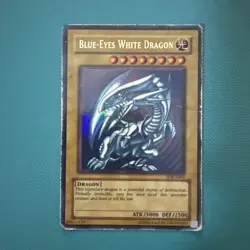 YUGIOH - Blue Eyes White Dragon SDK-E001 Ultra Rare TCG HP/DAMAGED - Image 1