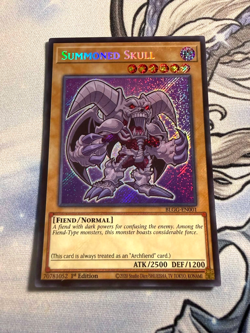 *** SUMMONED SKULL *** 1ST EDITION SECRET RARE (CHIBI) BLGG-EN001 YUGIOH! - Image 1