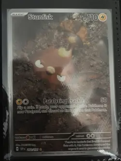Pokemon TCG Stunfisk 202/191 Surging Sparks Illustration Rare - Image 1