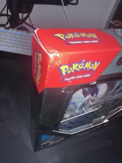 Pokemon: Combined Powers Premium Collection - Image 4