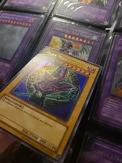 Yu-Gi-Oh! Dark Magician Legend of Blue Eyes White Dragon LOB-005 Unlimited - Image 2