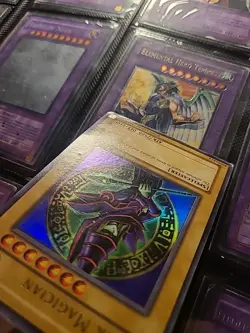 Yu-Gi-Oh! Dark Magician Legend of Blue Eyes White Dragon LOB-005 Unlimited - Image 3