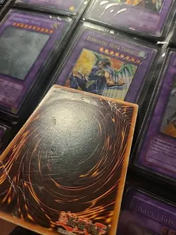 Yu-Gi-Oh! Dark Magician Legend of Blue Eyes White Dragon LOB-005 Unlimited - Image 5