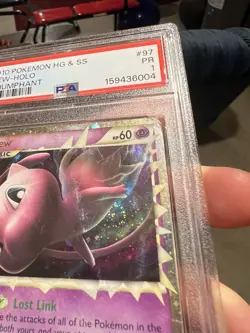 HUGE SWIRL PSA 1 2010 Pokemon HGSS Triumphant Mew Prime 97/102 Holo Foil Rare - Image 3