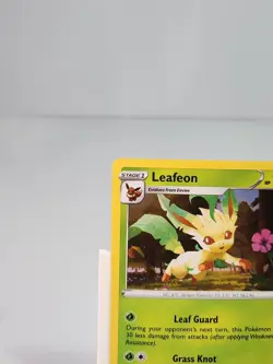 Leafeon SWSH191 Holo Promo Sword & Shield Promo Pokemon Near Mint - Image 2