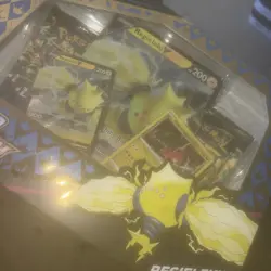 Pokemon TCG Crown Zenith Collection Box Regidrago V Sealed 4 boosters wear box 820650851834 - Image 1