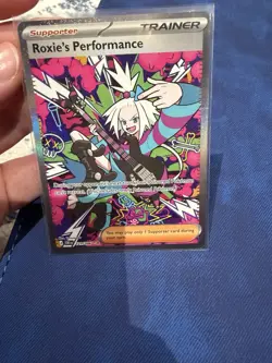 Pokemon TCG Roxie's Performance Trainer Supporter Holo Full Art 121/086 - Image 2