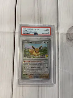 2025 POKEMON PRE EN-PRISMATIC EVOLUTIONS #074 EEVEE POKEMON DAY 2025 - Image 1