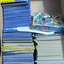 Pokemon TCG Bulk Commons Uncommons Or Like Mabye A Few Holos Or Rare Cards. - Image 2