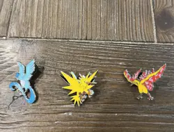 3 X Pokemon Pin Badge Zapdos Moltres Articuno Kanto Birds 2015 - Image 1
