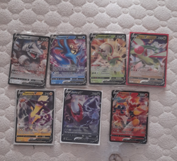 Pokemon TCG V 7- Card Lot: - Image 1