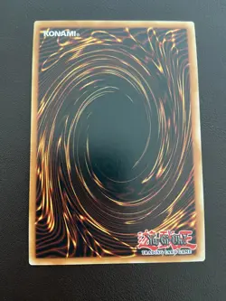 Yugioh Dark Magician MAGO-EN002 Premium Gold Rare 1st Edition NM - Image 2