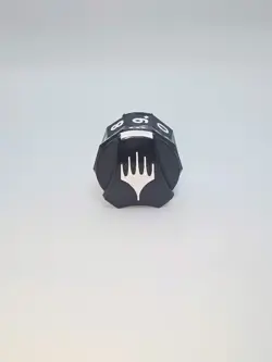 MTG Magic 1x Foundations Commander Planeswalker Ratcheting 100 Life Dice Counter - Image 1