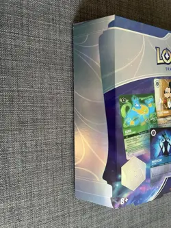 Disney Lorcana D100 Gift Set Collector Edition Rise of the Floodborn Sealed - Image 5